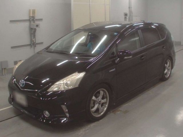 30347 Toyota Prius alpha ZVW41W 2011 г. (CAA Tokyo)